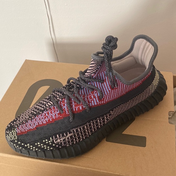 YEEZY BOOST 350 V2 - Picture 1 of 4
